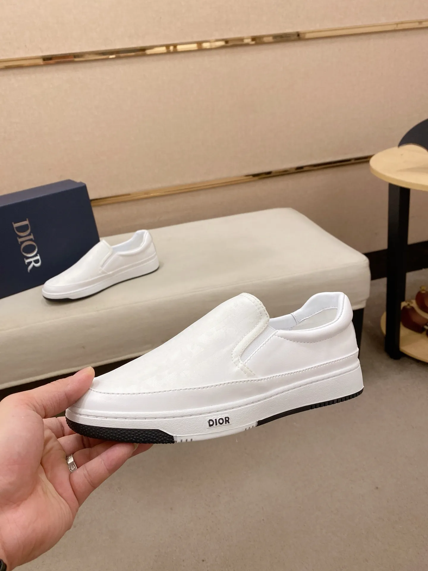Men's shoes💰 400💰🇮🇹🇮🇹Dior d The new models are on sale at the same time at the counter. The uppers are imported from Italy, and the linings are all imported sheepskin. They are completely 1⃣️ to 1⃣️ replicas 🇮🇹💪💪, ⚠shoes Bottoms: Original soles are specially provided by the original factory. The exclusive movable molded soles are super comfortable. ⚠Original factory goods, 🔍🔍high quality. You can enter and leave the counter at will. Welcome to compare⚠. Code number:38-44